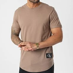 Offres 🥰 Tee 👕 Shirt Oversize 5319 Marron de Calvin Klein 🔥 -Calvin Klein Soldes Magasin calvin klein 345703 J30J315319 GVE 20221104T142935 03