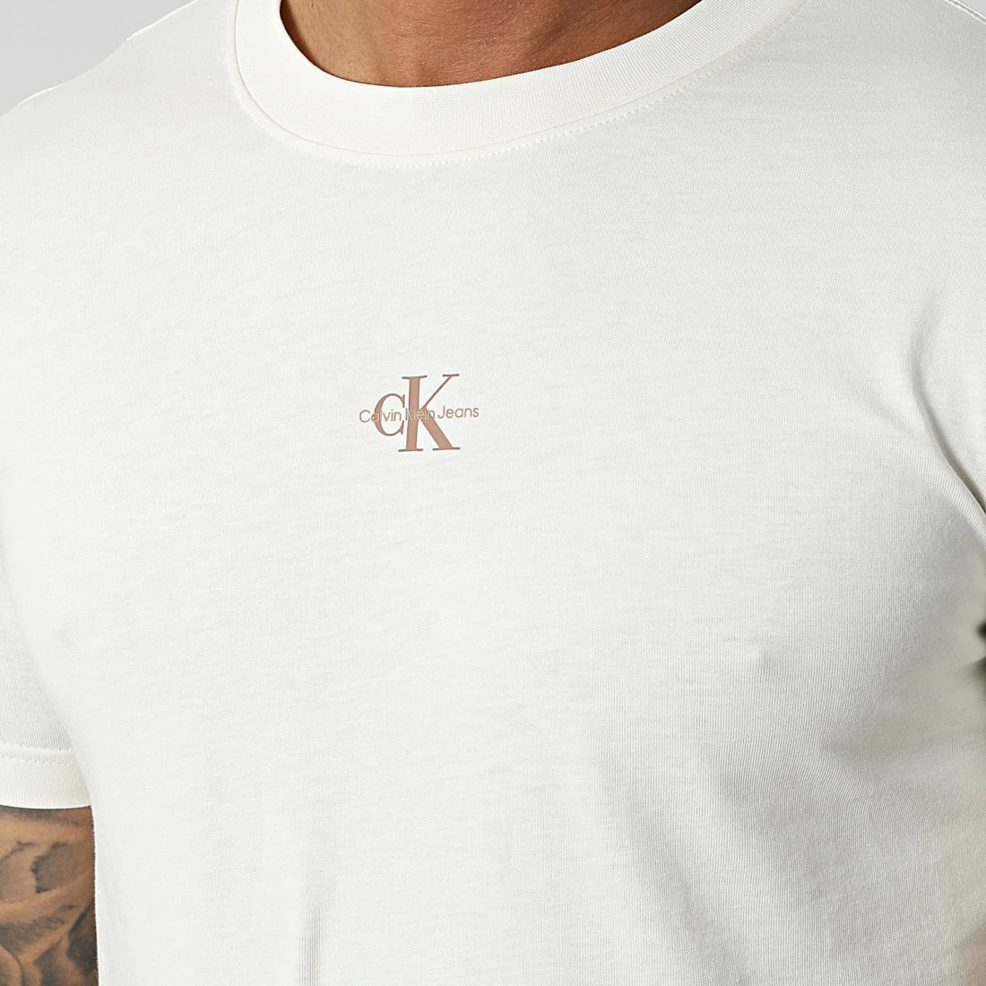 Bon marché ❤️ Tee 👚 Shirt 2466 Beige de Calvin Klein ✨ 2 Bon marché ❤️ Tee 👚 Shirt 2466 Beige de Calvin Klein ✨ – Image 2