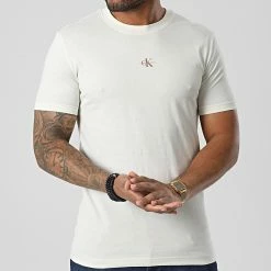 Bon marché ❤️ Tee 👚 Shirt 2466 Beige de Calvin Klein ✨ 6 Bon marché ❤️ Tee 👚 Shirt 2466 Beige de Calvin Klein ✨ -Calvin Klein Soldes Magasin calvin klein 345719 J30J322466 YBI 20221104T144319 03