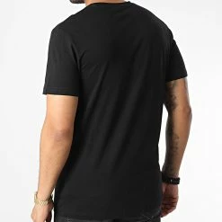 De gros 👍 Tee 👕 Shirt Poche Micro Monologo 3027 Noir de Calvin Klein 💯 -Calvin Klein Soldes Magasin calvin klein 345944 J30J323027 BEH 20221031T123608 04