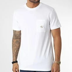 Meilleure affaire 👍 Tee 👚 Shirt Poche Micro Monologo 3027 Blanc de Calvin Klein 👏