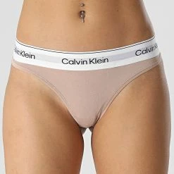 Grosses soldes ❤️ String Femme QF7050E Beige de Calvin Klein ⭐