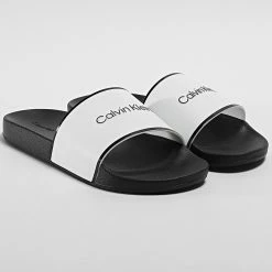 Grosses soldes 🤩 Claquettes Femme Rubber Pool Slide 1382 Black Bright White de Calvin Klein ✔️
