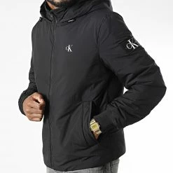 Les meilleures critiques de 😀 Veste Zippée Capuche 2493 Noir de Calvin Klein 🌟 -Calvin Klein Soldes Magasin calvin klein 346087 J30J322493 BEH 20221031T151647 03