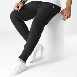 Les meilleures critiques de 🔥 Pantalon Jogging Micro Monologo 2484 Noir de Calvin Klein 😉 -Calvin Klein Soldes Magasin calvin klein 346556 J30J322484 BEH 20221108T150623 03