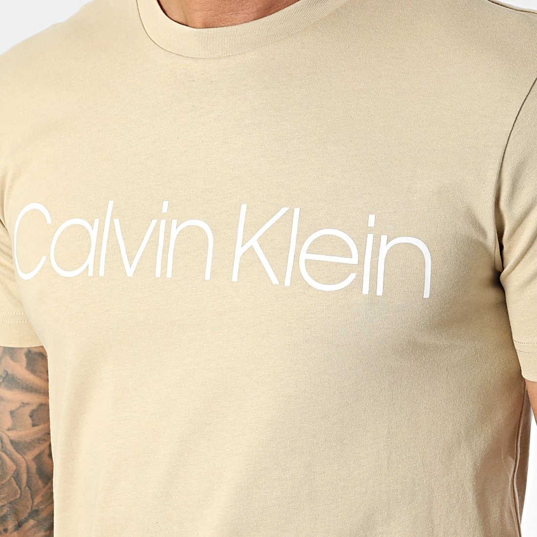 Tout neuf 😍 Tee 👕 Shirt Cotton Front Logo 3078 Sable de Calvin Klein 👏 2 Tout neuf 😍 Tee 👕 Shirt Cotton Front Logo 3078 Sable de Calvin Klein 👏 – Image 2
