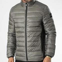 Meilleur prix 😍 Doudoune Recycled Side Logo 8291 Gris Anthracite de Calvin Klein ✨