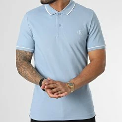 Bon marché ⭐ Polo Manches Courtes Tipping Slim 5603 Bleu Clair de Calvin Klein ❤️ -Calvin Klein Soldes Magasin calvin klein 347742 J30J315603 DAR 20221118T150728 03