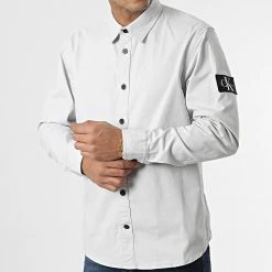 Meilleure vente 🧨 Chemise Manches Longues Monologo Badge Relaxed 2057 Gris Clair de Calvin Klein ✔️ -Calvin Klein Soldes Magasin calvin klein 347758 J30J322057 PSX 20221114T125259 03