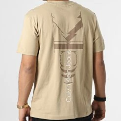 Acheter ⌛ Tee 👚 Shirt Glitched Monologo 2632 Sable de Calvin Klein 🌟