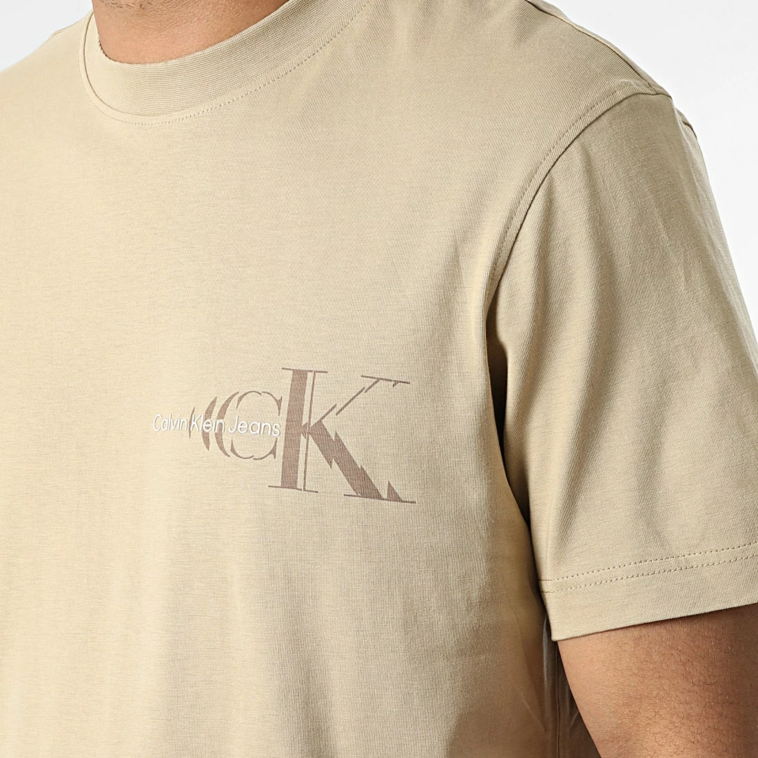 Acheter ⌛ Tee 👚 Shirt Glitched Monologo 2632 Sable de Calvin Klein 🌟 2 Acheter ⌛ Tee 👚 Shirt Glitched Monologo 2632 Sable de Calvin Klein 🌟 – Image 2