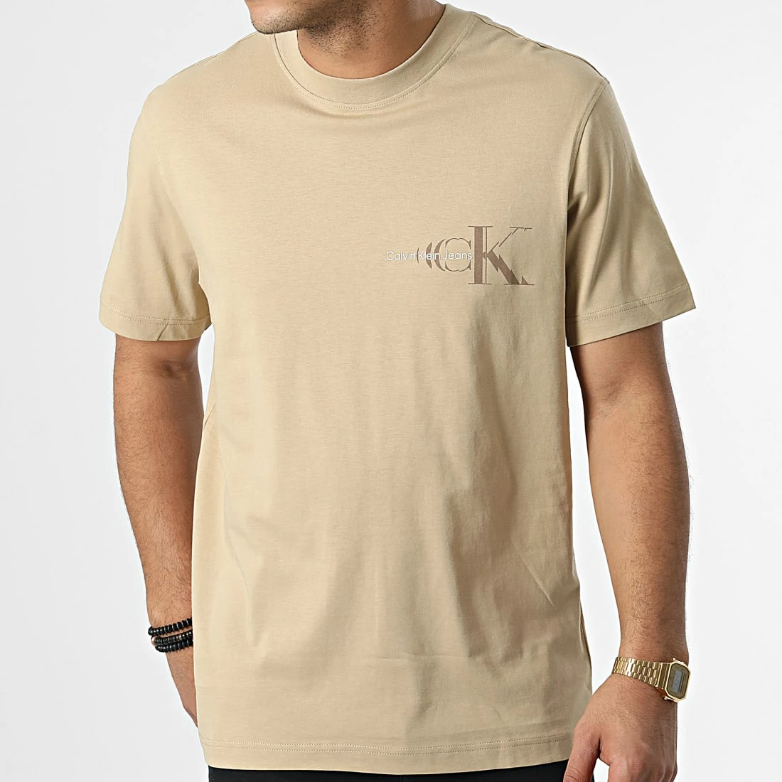 Acheter ⌛ Tee 👚 Shirt Glitched Monologo 2632 Sable de Calvin Klein 🌟 3 Acheter ⌛ Tee 👚 Shirt Glitched Monologo 2632 Sable de Calvin Klein 🌟 – Image 3