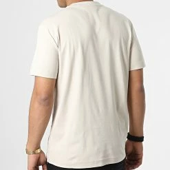 Meilleure vente 🔔 Tee 👕 Shirt Micro Logo Interlock 9894 Beige de Calvin Klein 😍 -Calvin Klein Soldes Magasin calvin klein 347977 K10K109894 ACE 20221114T134851 04