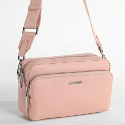 Meilleure vente 🎁 Sac A Main Femme CK Must Camera Bag 8410 Rose de Calvin Klein 😍
