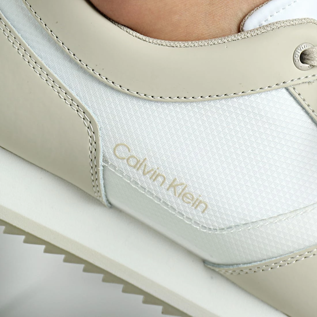 Coupon 👏 Baskets Low Top Lace Up Mix 0855 Feather Gray White Aloe de Calvin Klein 😍 2 Coupon 👏 Baskets Low Top Lace Up Mix 0855 Feather Gray White Aloe de Calvin Klein 😍 – Image 2