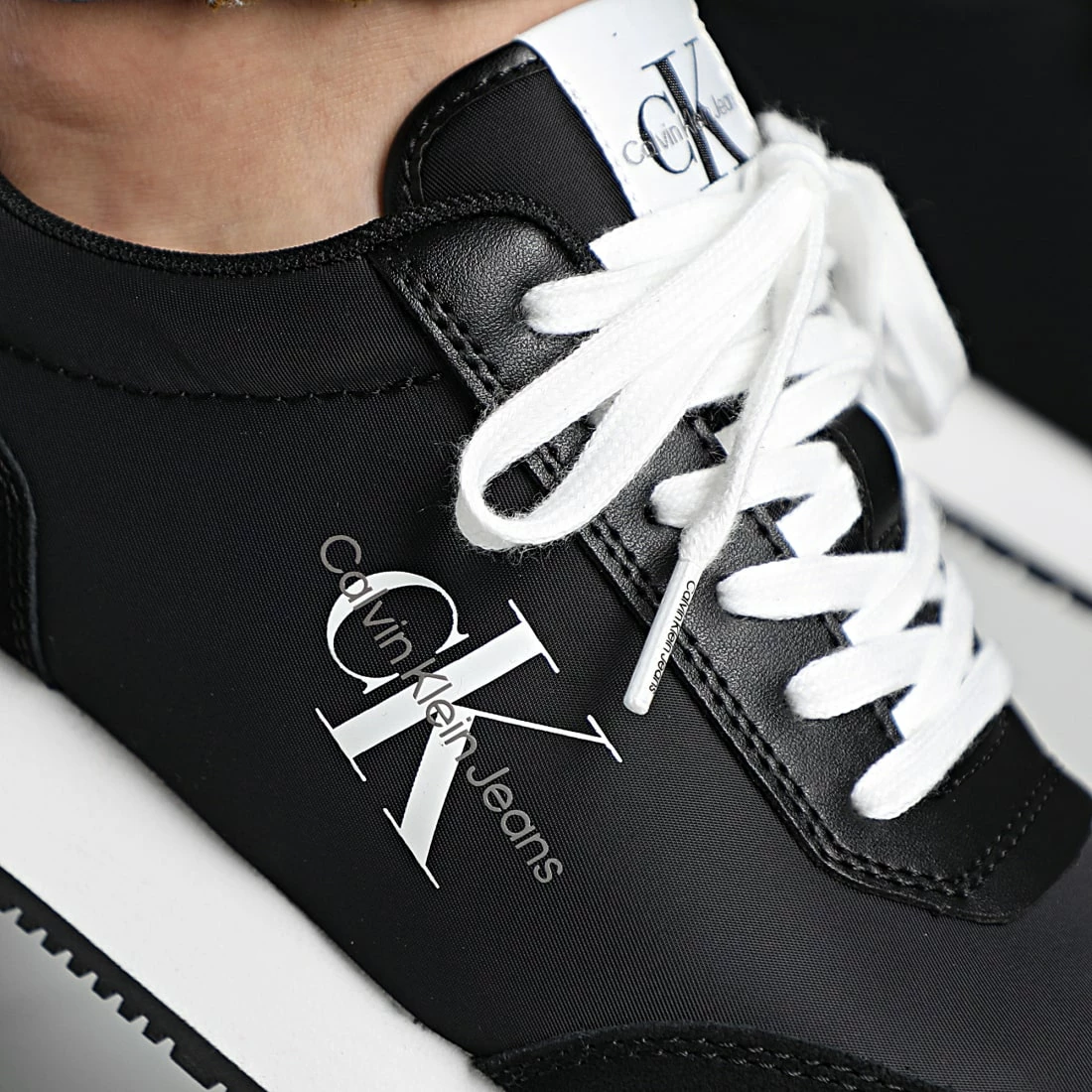 Bon marché 🌟 Baskets Retro Runner Mono 0683 Black White de Calvin Klein 👏 2 Bon marché 🌟 Baskets Retro Runner Mono 0683 Black White de Calvin Klein 👏 – Image 2