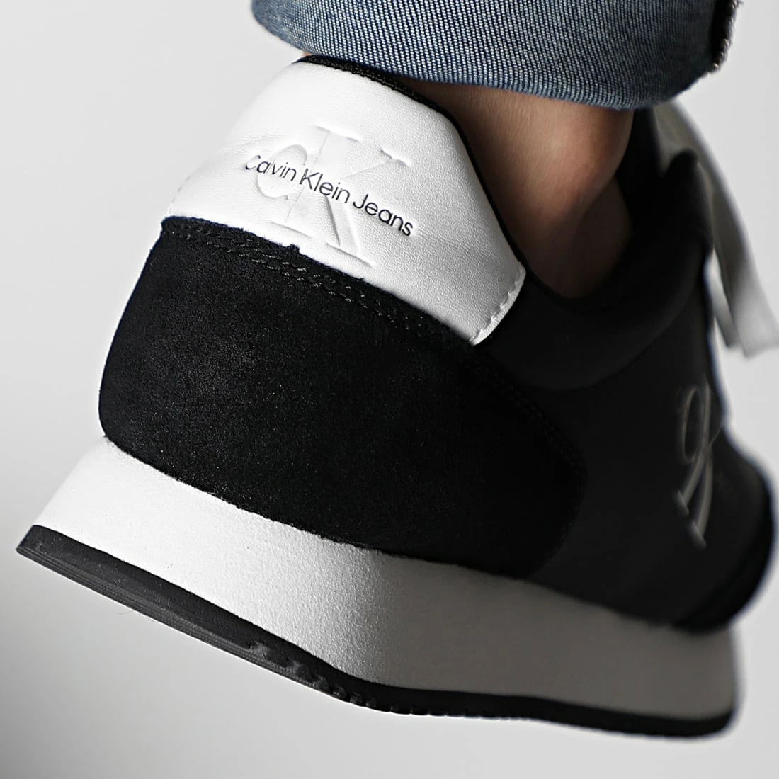 Bon marché 🌟 Baskets Retro Runner Mono 0683 Black White de Calvin Klein 👏 4 Bon marché 🌟 Baskets Retro Runner Mono 0683 Black White de Calvin Klein 👏 – Image 4